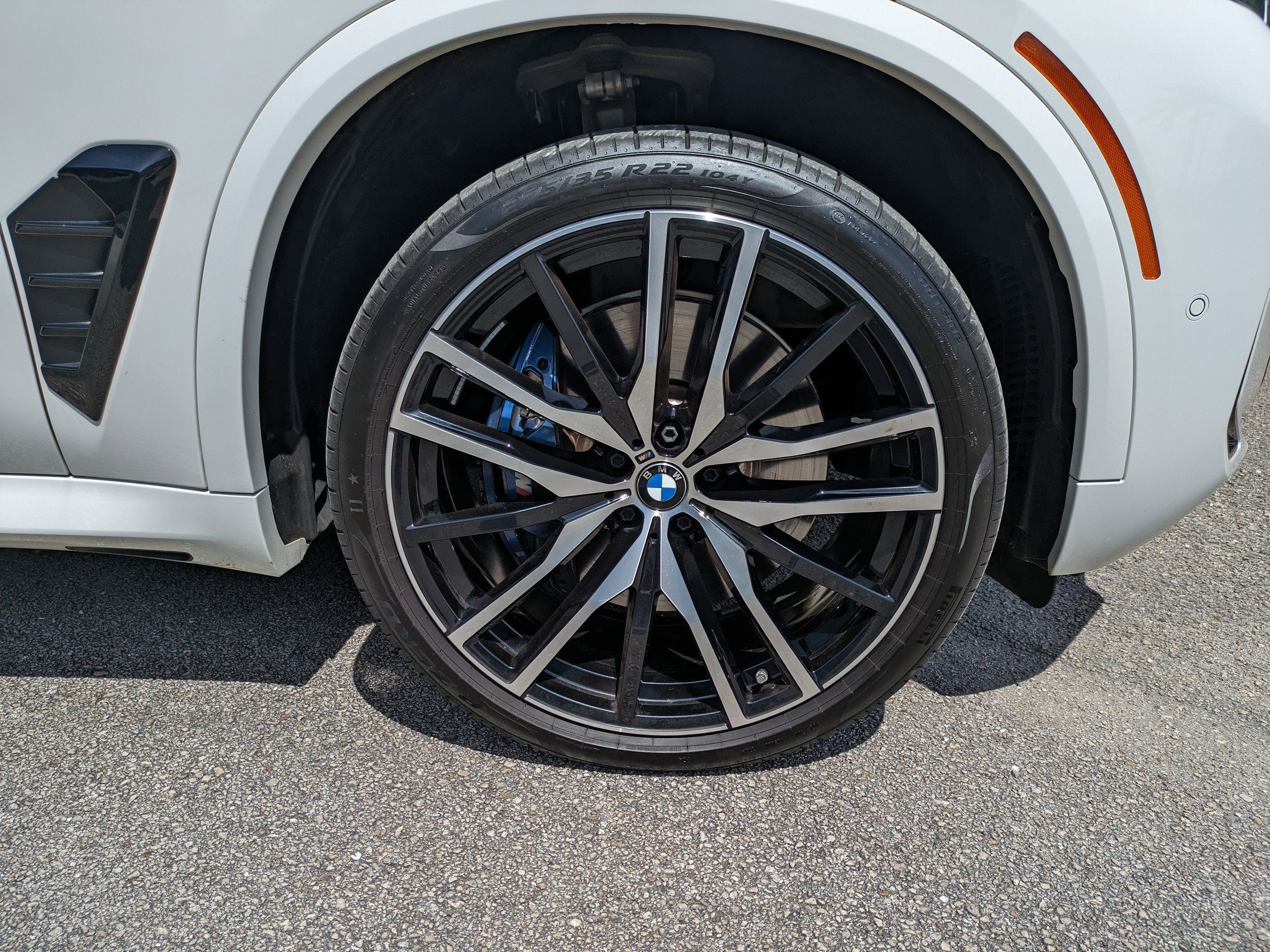 2025 BMW X5 M60i