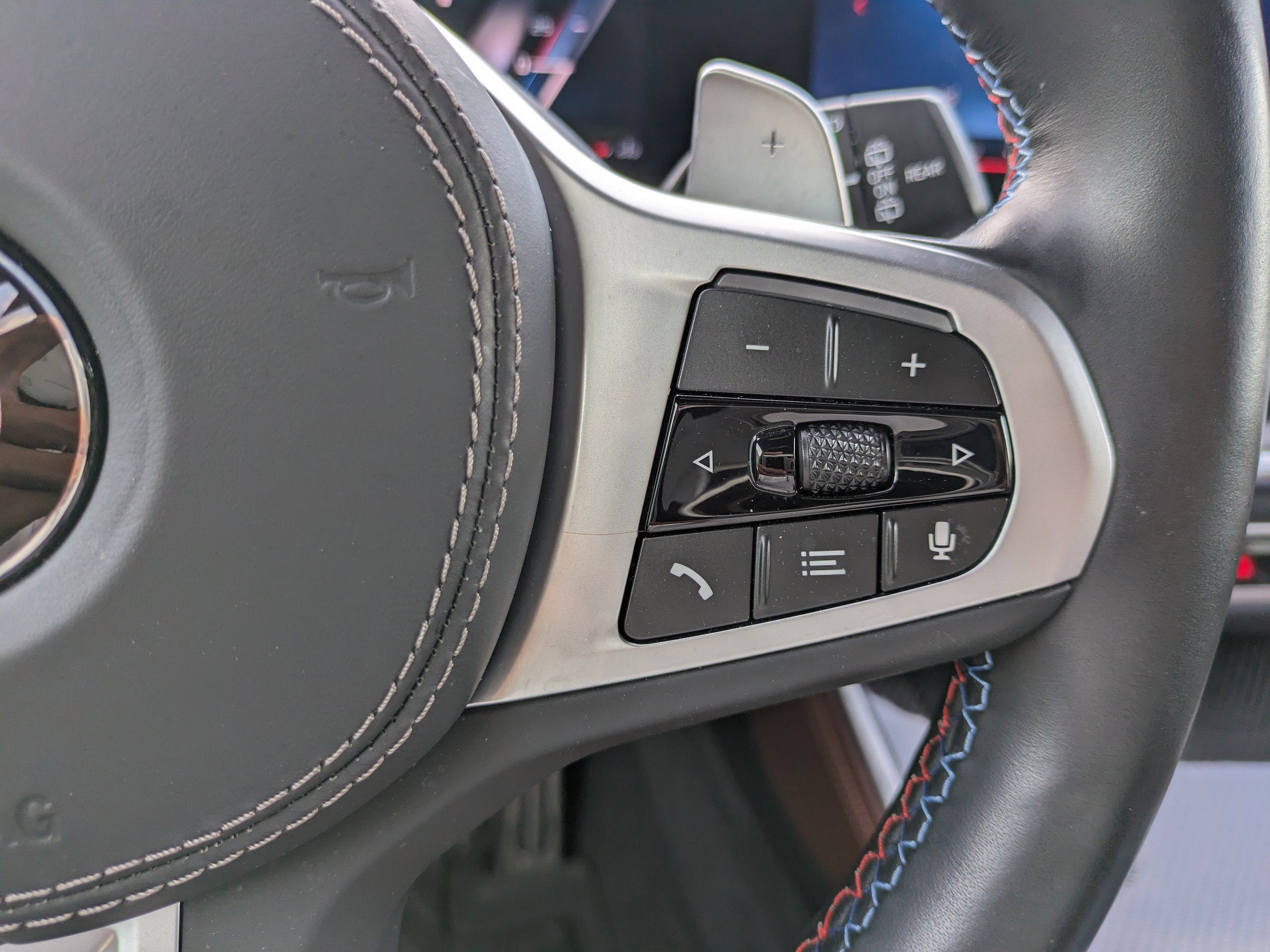 2025 BMW X5 M60i