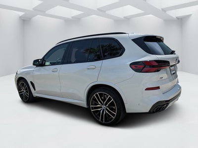 2025 BMW X5 M60i