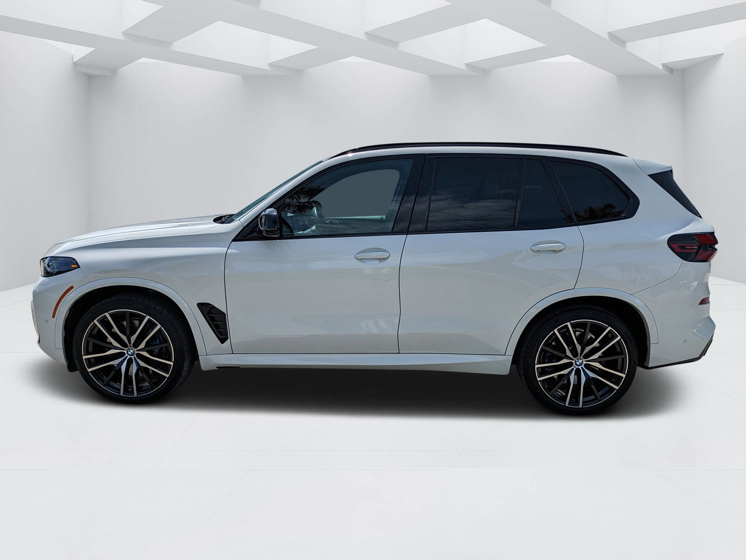 2025 BMW X5 M60i