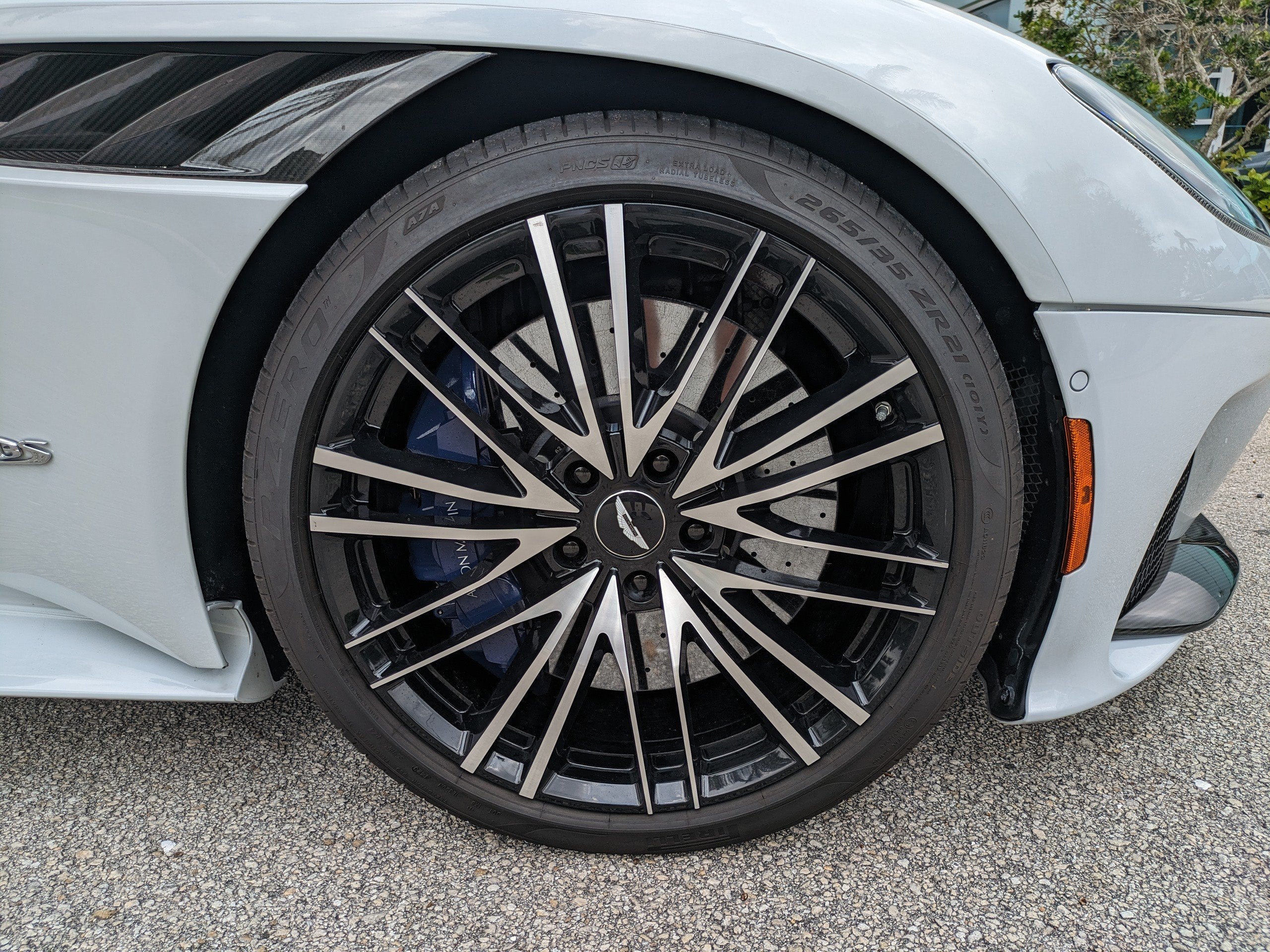2020 Aston Martin DBS Superleggera