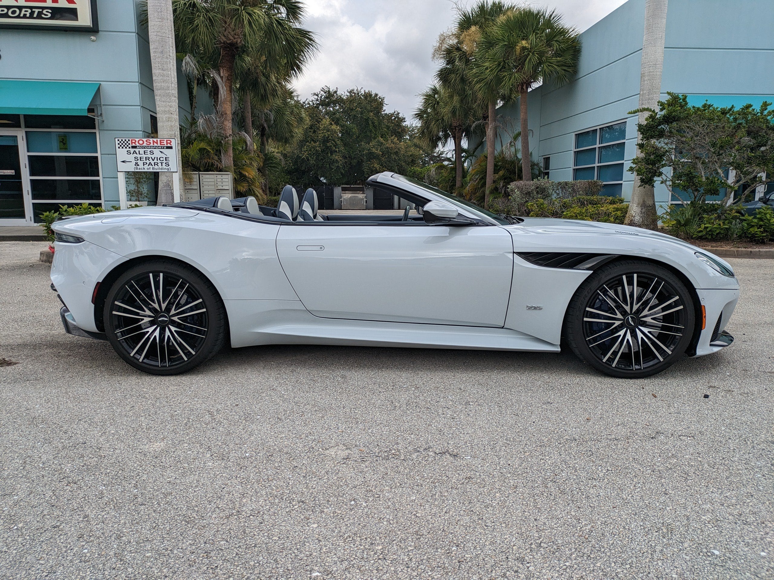 2020 Aston Martin DBS Superleggera