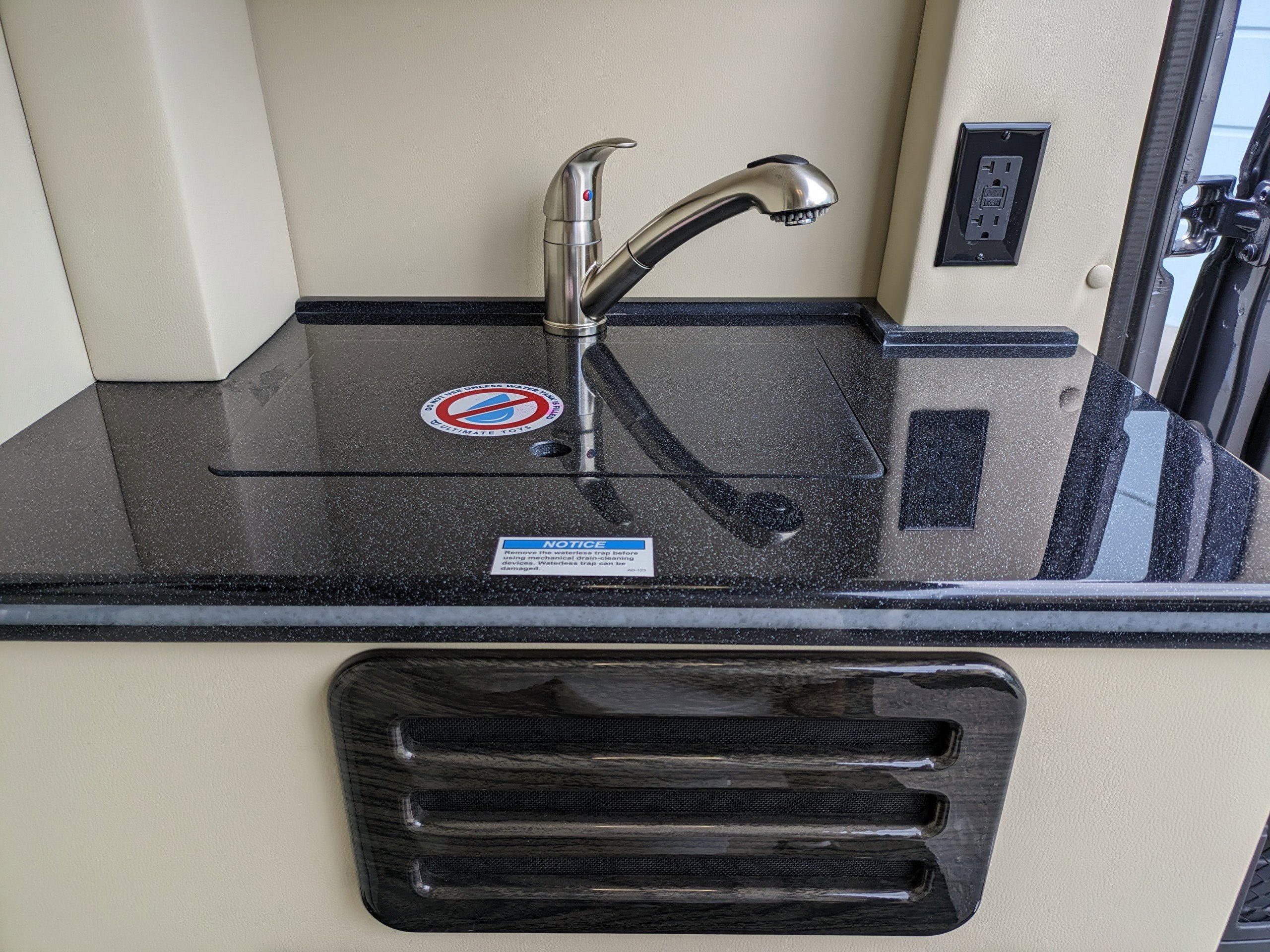 2025 Mercedes-Benz Sprinter Cargo Van Cargo 144 WB