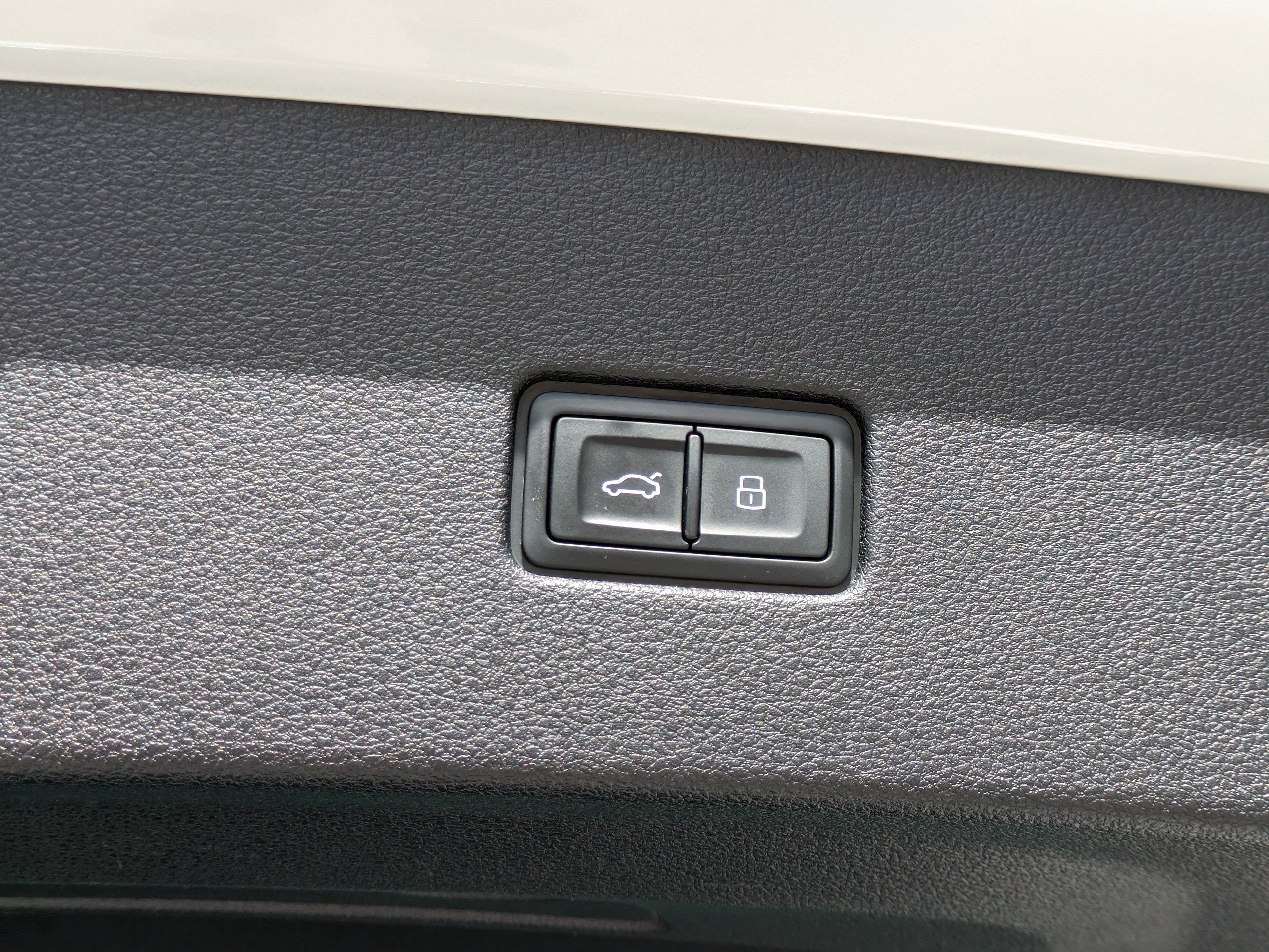 2025 Audi Q8 Premium