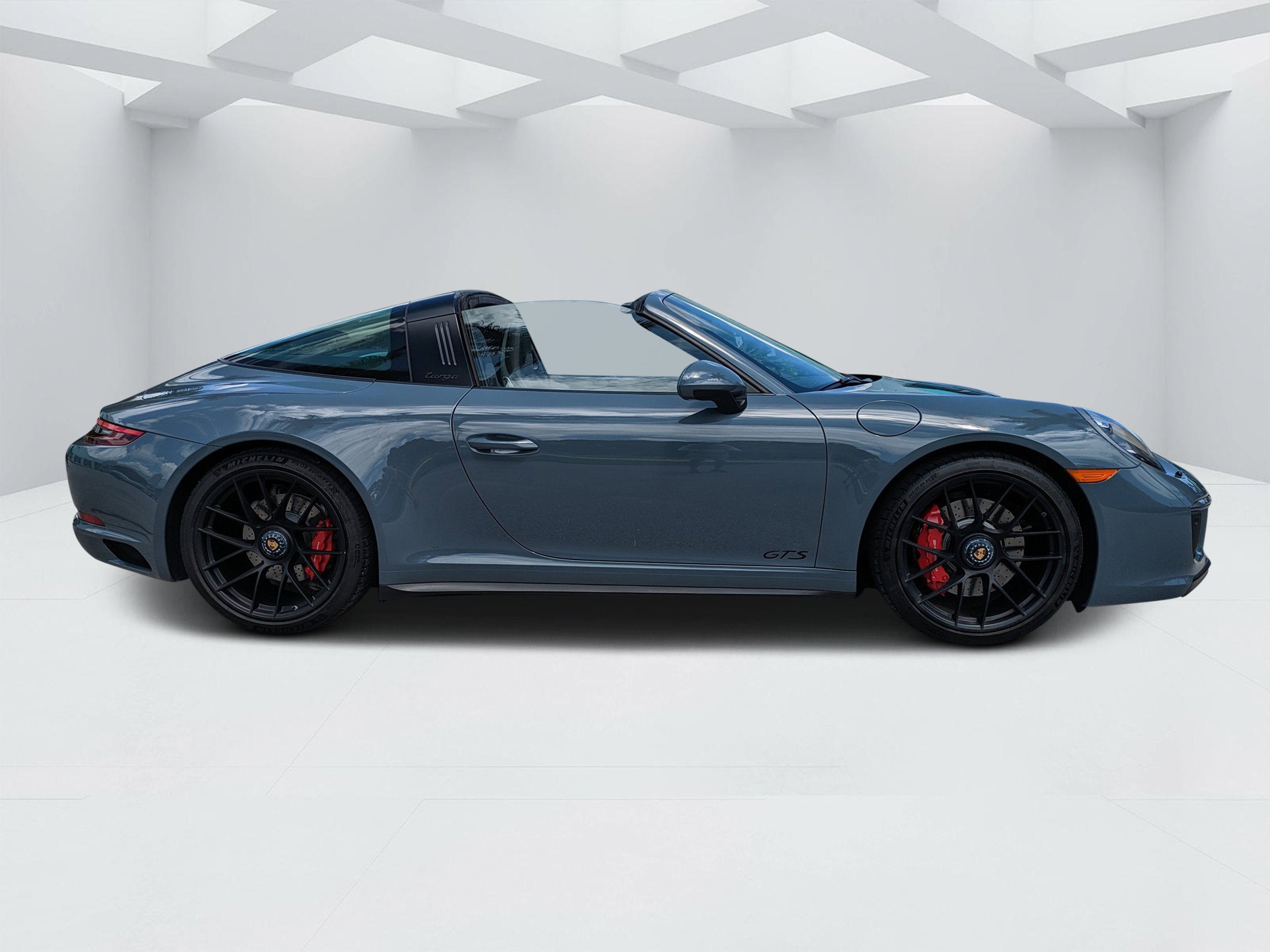 2018 Porsche 911 4 GTS