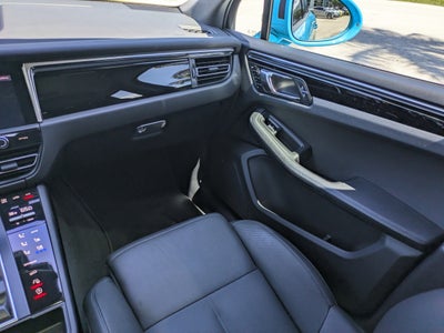 2022 Porsche Macan Base