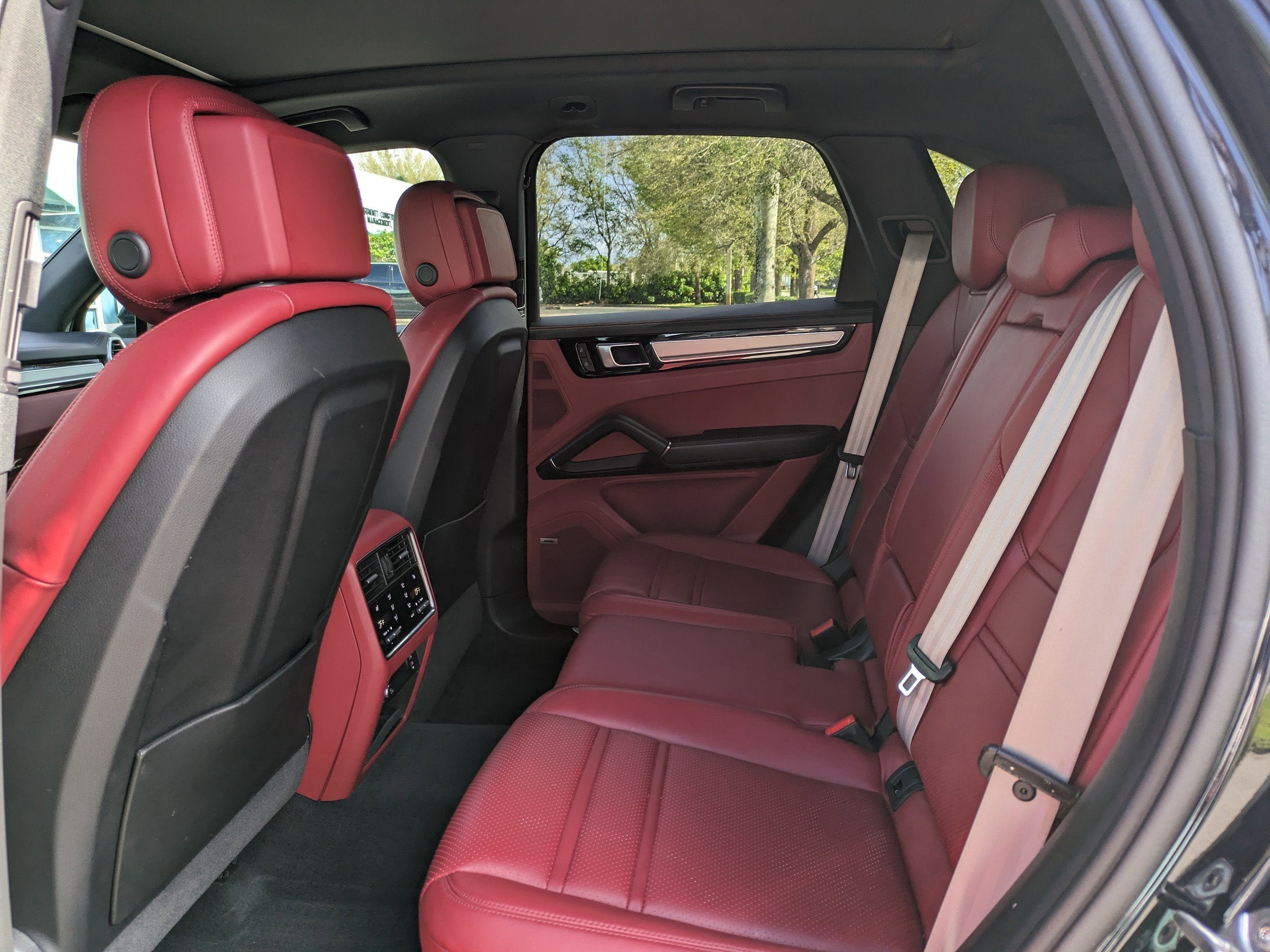 2023 Porsche Cayenne Platinum Edition