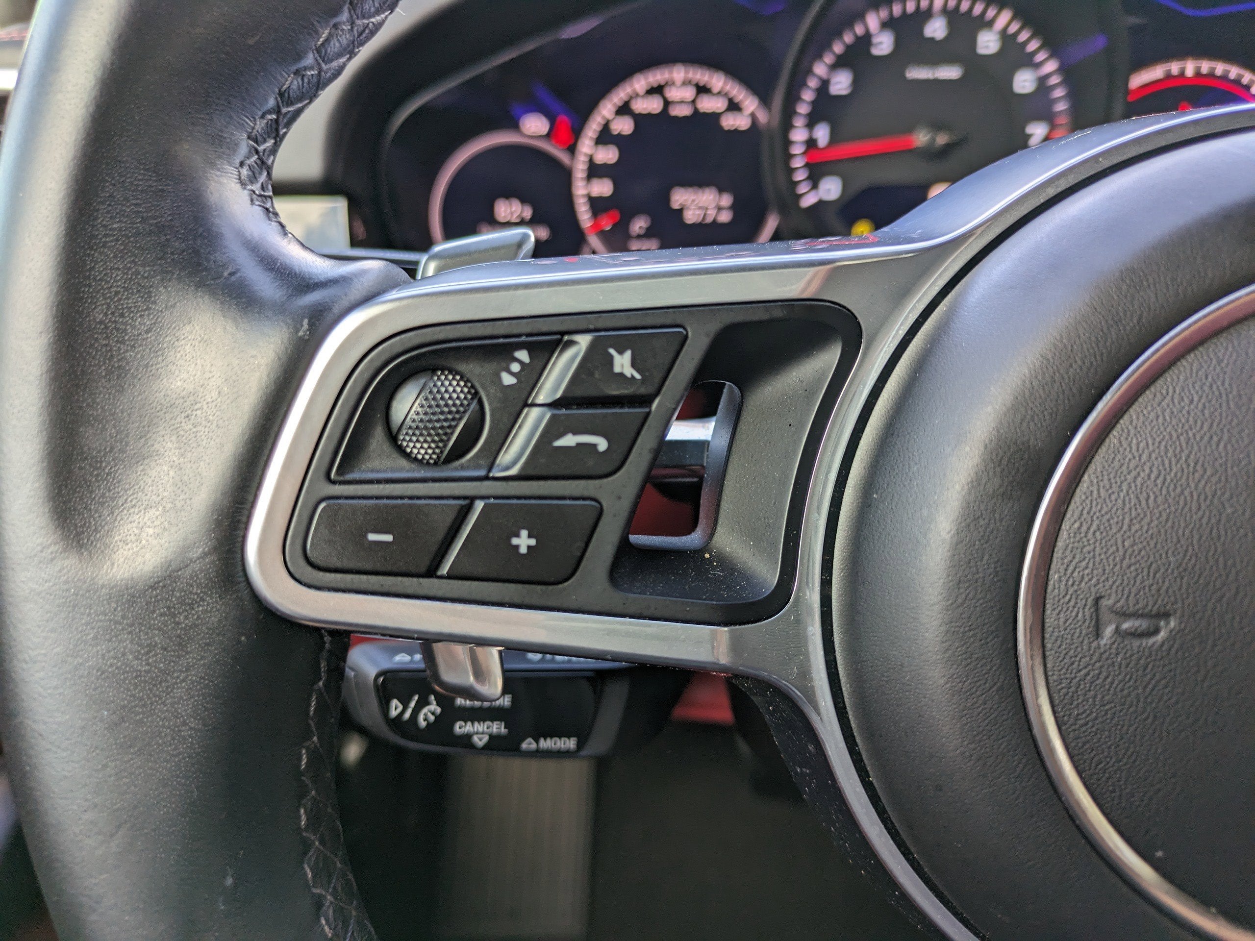 2023 Porsche Cayenne Platinum Edition